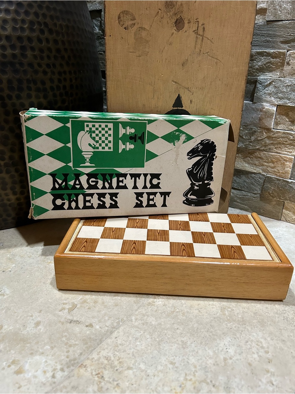 vintage unbranded magnetic travel chess set Foldable Board